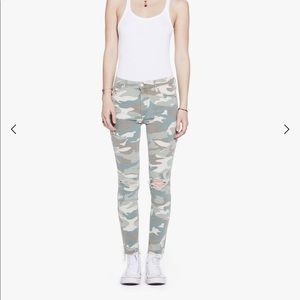 Mother- High Waisted- Looker Ankle Fray in Camo